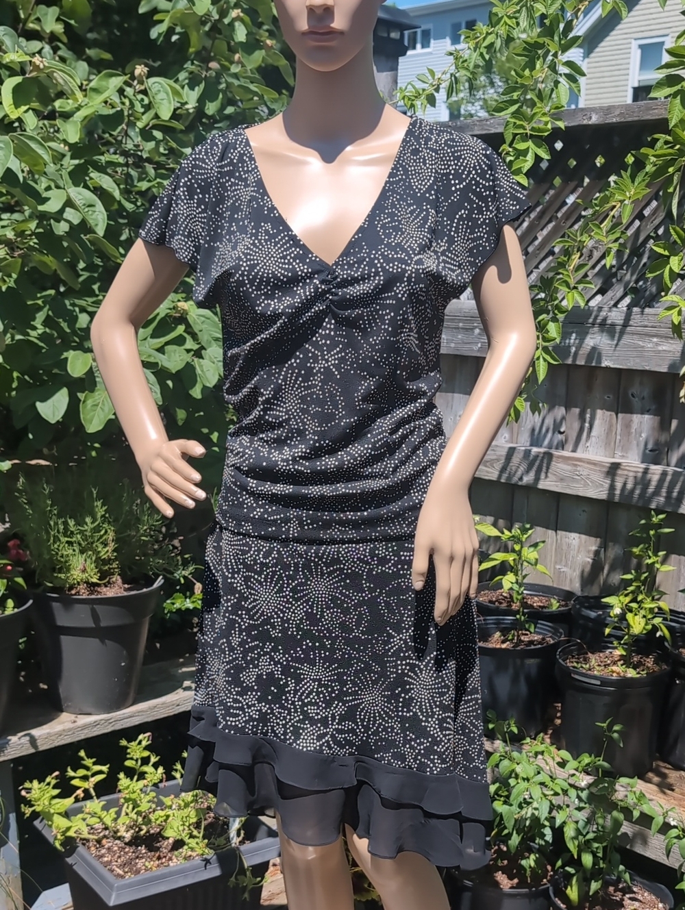 Kenneth Cole Black Dot-Print V-Neck Ruffle Hem Women's 2 Piece Set Top M Skirt L
